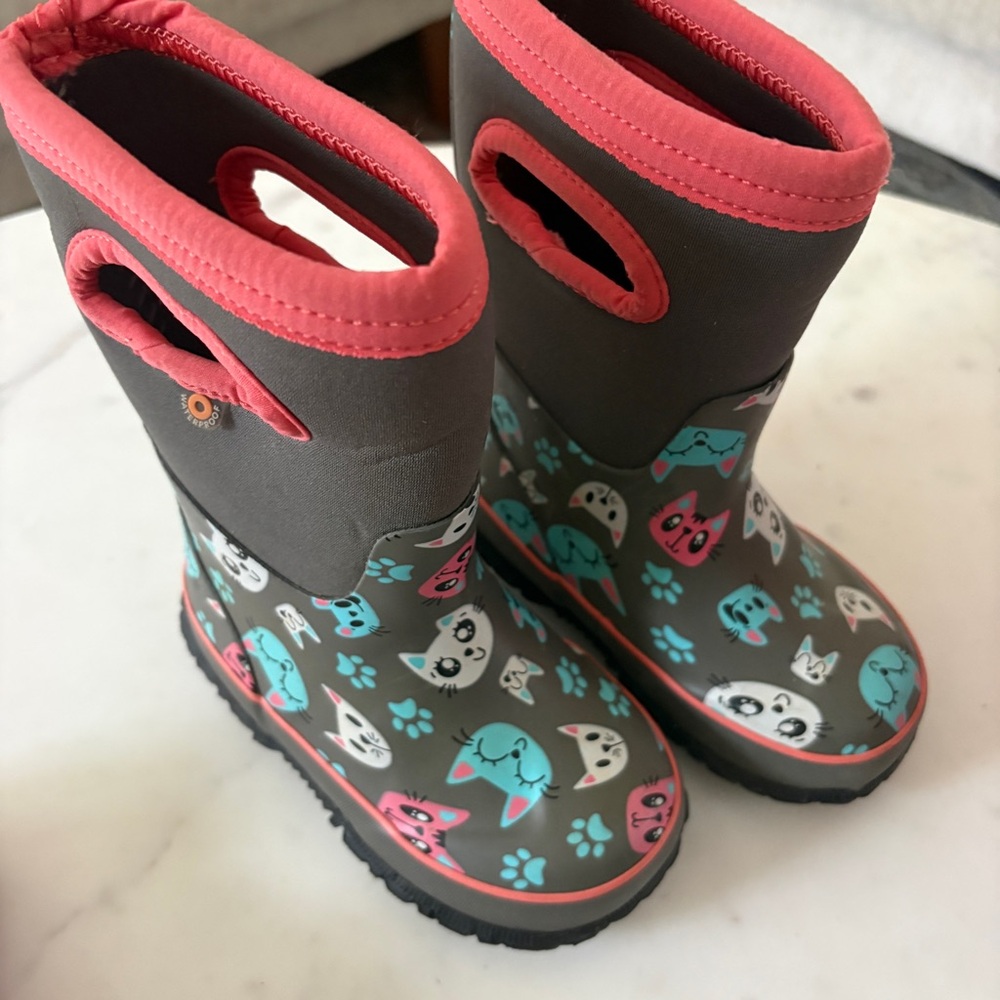 Bogs rain boots size 8